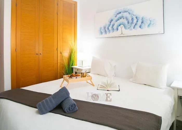 Boutique With Terrace By Turivida شقة فوينخيرولا